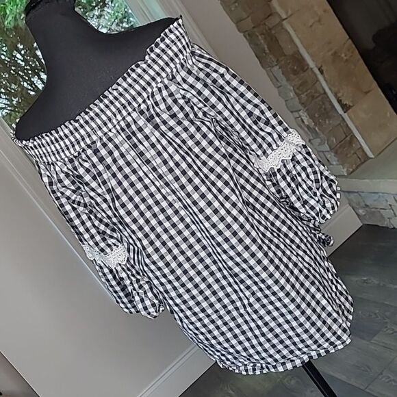Studio West Apparel Black and White Checkered Elastic Neck Shirt - Picture 2 of 9